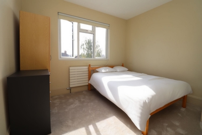 Double room - Single use to rent in St. Johns Road, Golders Green, London, NW11