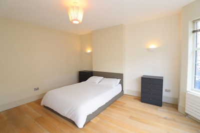 Double room - Single use to rent in St. Johns Road, Golders Green, London, NW11