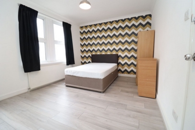 Double room - Single use to rent in Calydon Road, Charlton, London, SE7