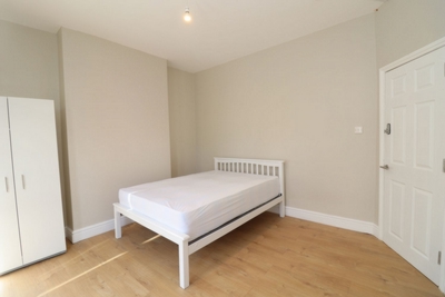 Double room - Single use to rent in Farley Road, Catford, London, SE6