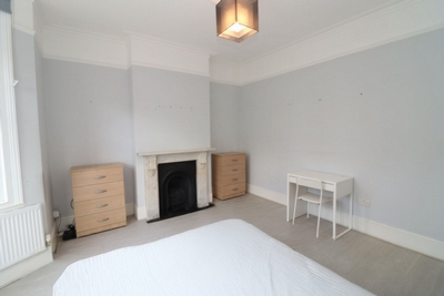 Double room - Single use to rent in Bowness Road, Catford, London, SE6