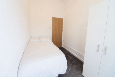 Single Room to rent in Woodgrange Avenue, Ealing, London, W5