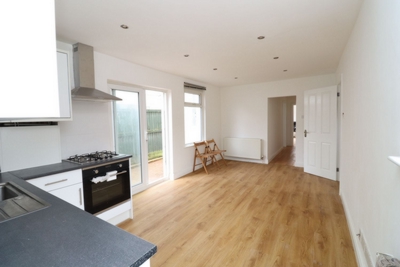 3 Bedroom Flat to rent in Maude Terrace, St. James Street, London, E17