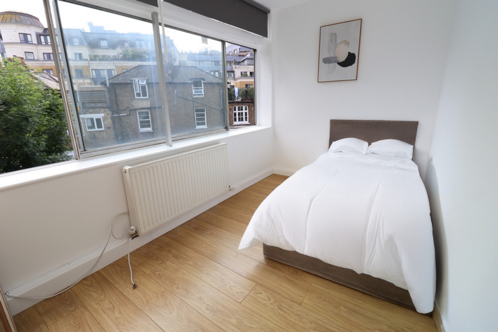 Double Room to rent in Kilburn Park, London, NW6