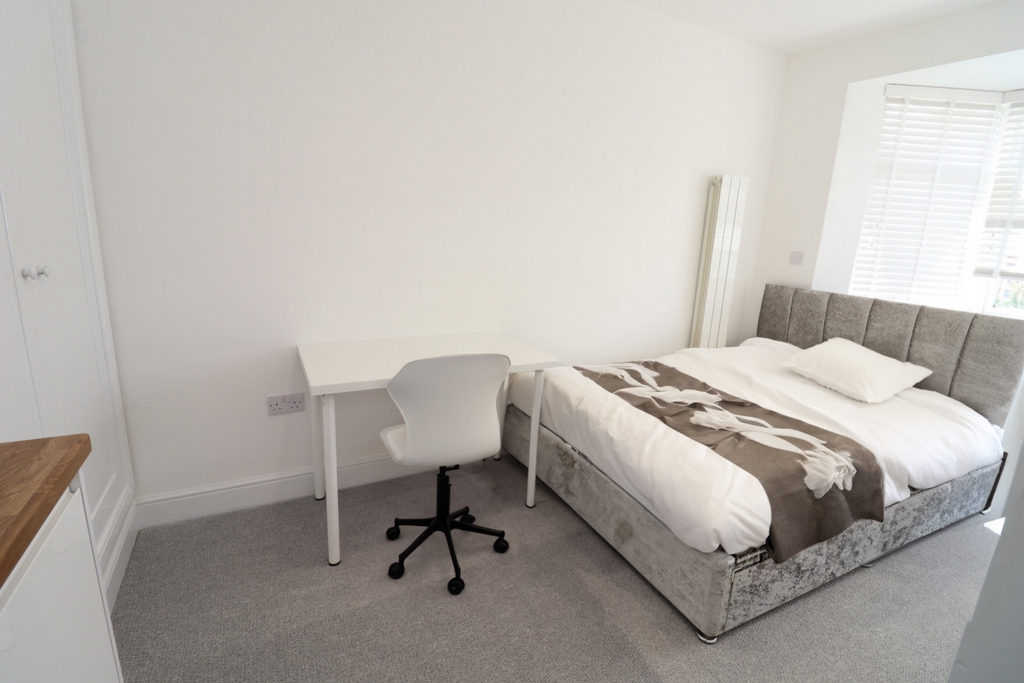 Double room - Single use to rent in Morden, London, SM4