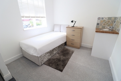 Single Room to rent in Hillcross Avenue, Morden, London, SM4