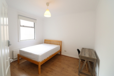 Double room - Single use to rent in Bollo Bridge Road, South Acton, London, W3