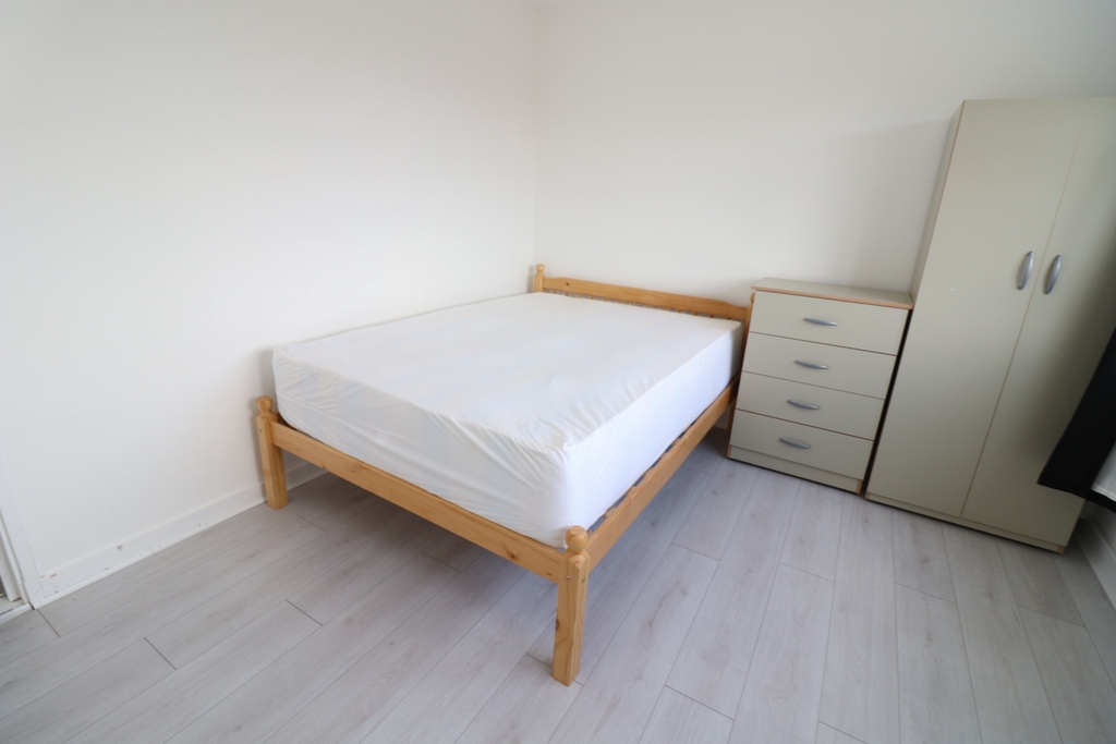 Double room - Single use to rent in Greenford, London, UB6