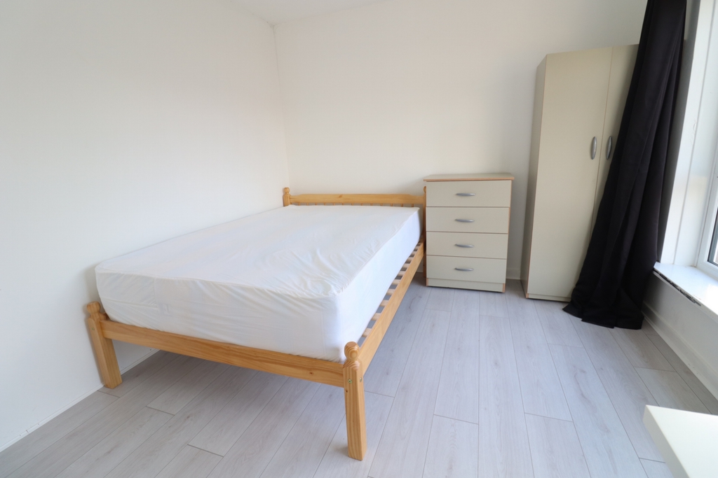 Double room - Single use to rent in Greenford, London, UB6