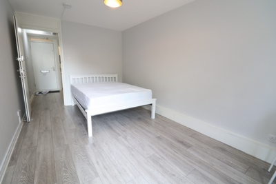 Double Room to rent in Stafford Court,Copley Close, West Ealing, London, W7