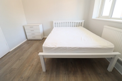 Double room - Single use to rent in Maple Avenue, Acton Central, London, W3