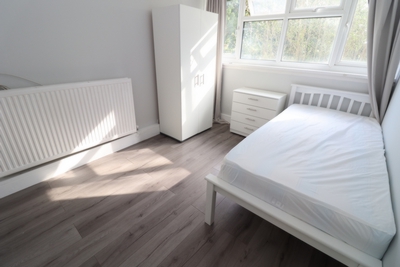 Single Room to rent in Haddon Court,Trinity Way, Acton Central, London, W3