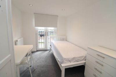 Single Room to rent in Wells House Road, North Acton, London, NW10