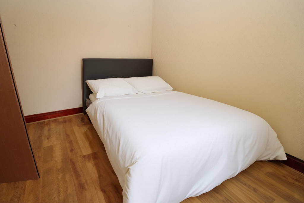 Double room - Single use to rent in Charlton, London, SE7