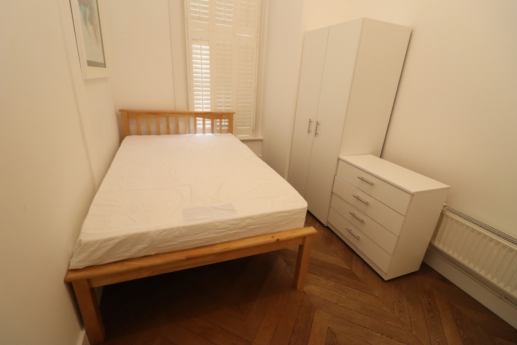 Double room - Single use to rent in Kilburn, London, NW2