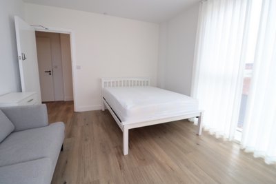 Double Room to rent in Iris House, Southall, London, UB1