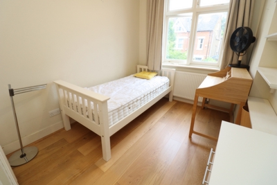 Single Room to rent in Manor Court Road, Hanwell, London, W7