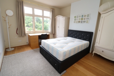 Double room - Single use to rent in Manor Court Road, Hanwell, London, W7