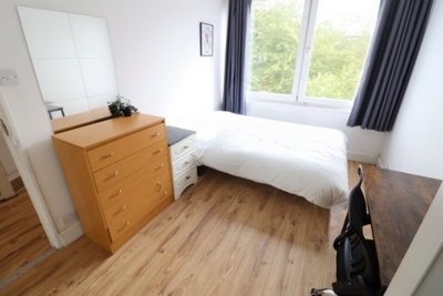 Double room - Single use to rent in Kinross House,Bemerton Estate, Caledonian Road & Barnsbury, London, N1