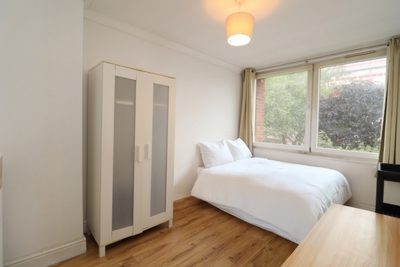 Double room - Single use to rent in Kinross House,Bemerton Estate, Caledonian Road & Barnsbury, London, N1