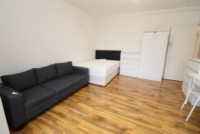 Double room - Single use to rent in Leigham Court Road, Streatham Hill, London, SW16