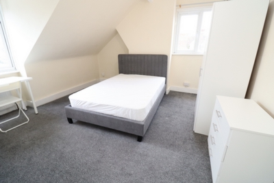 Double room - Single use to rent in Baring Road, Grove Park, London, SE12