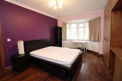 Double room - Single use to rent in Vyner Road, Acton Central, London, W3