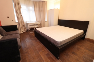 Double room - Single use to rent in Vyner Road, Acton Central, London, W3