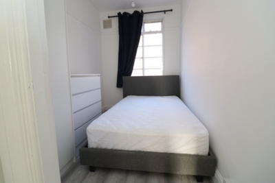 Double room - Single use to rent in New Broadway, Ealing, London, W5