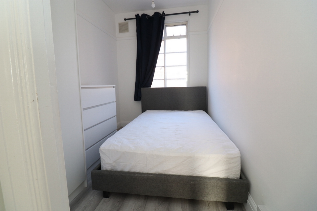 Double room - Single use to rent in Ealing, London, W5