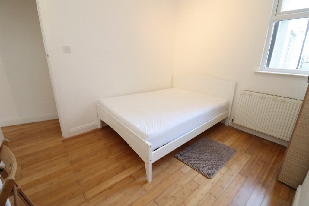 Double room - Single use to rent in St. James Street, London, E17