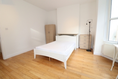 Double Room to rent in Maude Terrace, St. James Street, London, E17