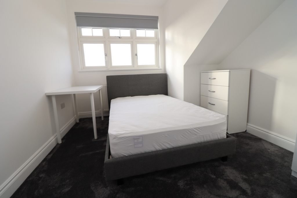 Double room - Single use to rent in Bush Hill Park, London, EN1