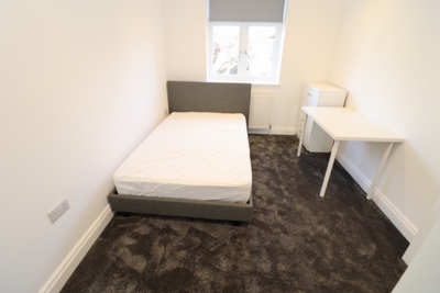 Double room - Single use to rent in Abbey Road, Bush Hill Park, London, EN1