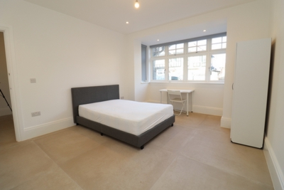 Double Room to rent in Abbey Road, Bush Hill Park, London, EN1