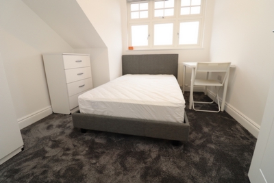 Double room - Single use to rent in Abbey Road, Bush Hill Park, London, EN1