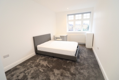 Double room - Single use to rent in Abbey Road, Bush Hill Park, London, EN1