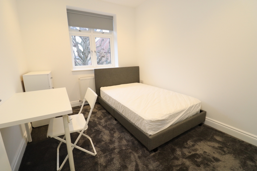 Double room - Single use to rent in Bush Hill Park, London, EN1