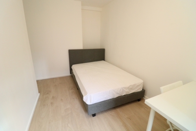 Double room - Single use to rent in Willesden Lane, Brondesbury Park, London, NW6